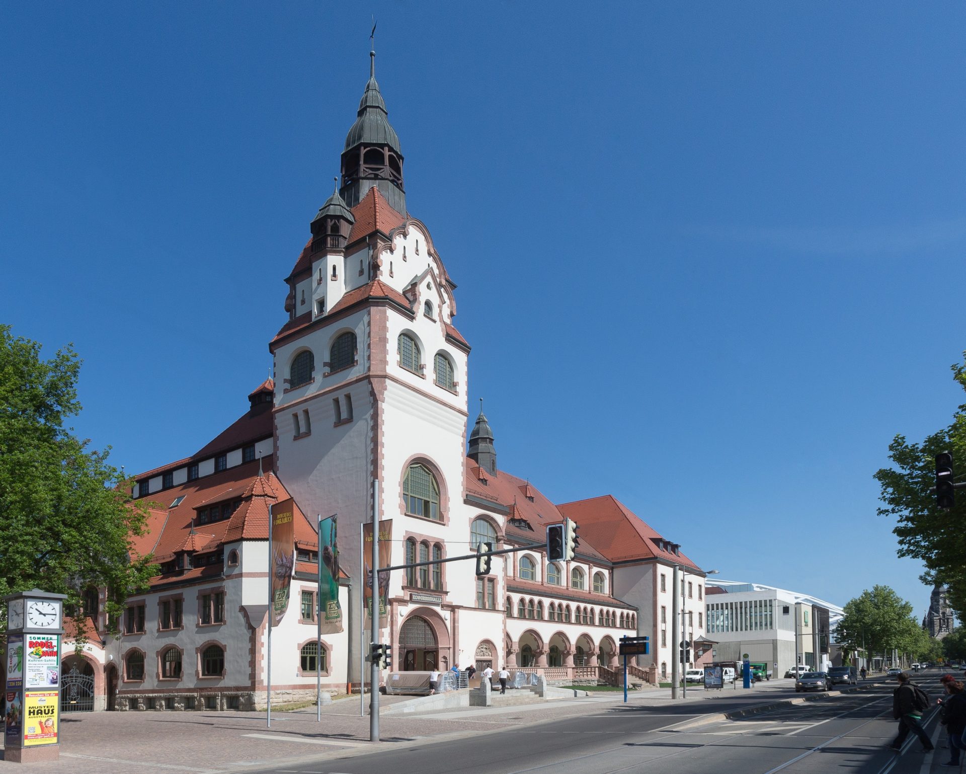 01-kongresshalle-aussenansicht